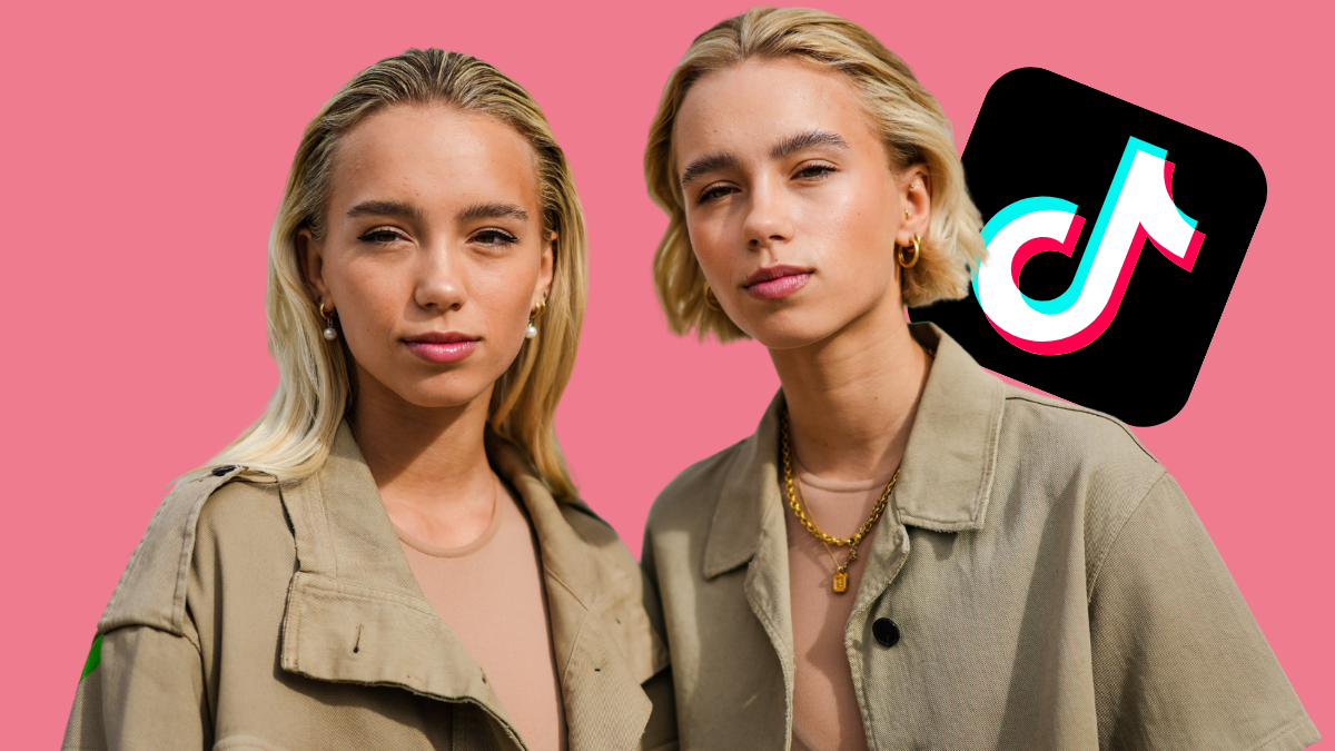 Lisa und Lena Mantler posieren.