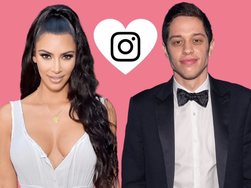 Kim Kardashian und Pete Davidson posieren.