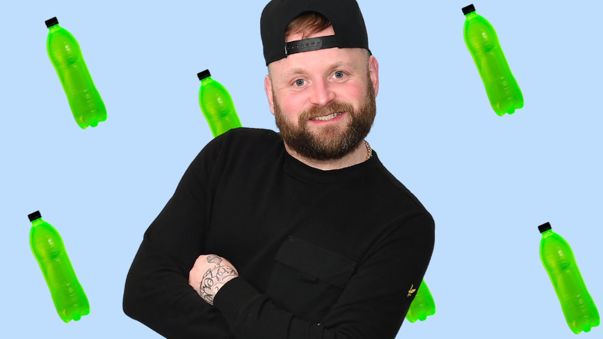 UK-Comedian Arron Crascall stellt sich der Sprite-Challenge auf TikTok.