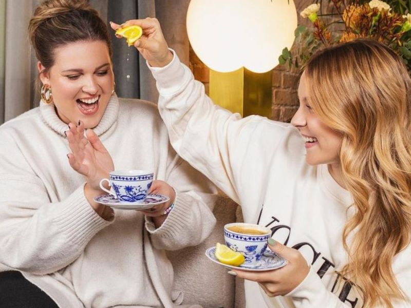 Dagi Bee & Tina Dzialas: Gossip-Podcast "Kaffee mit Zitrone"